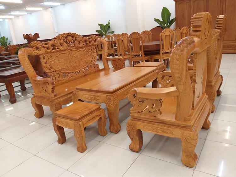 Bộ bàn ghế được làm từ gỗ gõ đỏ