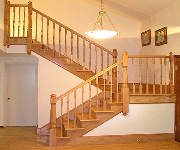Cầu thang làm từ gỗ sồi Đỏ