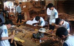 Làng nghề mộc nội thất Chanh Thôn